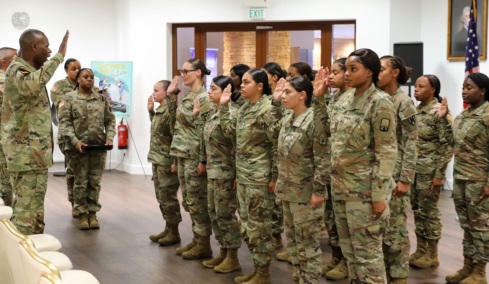 «Αρπακτικό με στολή»: Το μεγαλύτερο σεξουαλικό σκάνδαλο στην ιστορία του στρατού των ΗΠΑ - Γυναικολόγος βιντεοσκοπούσε τις εξετάσεις των ασθενών του, έως και 3.000 θύματα