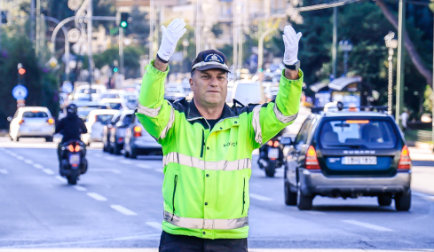 Αποστρατεύεται μετά από 35 χρόνια ο εμβληματικός τροχονόμος της Κηφισίας, Σπύρος Μερτζανίδης  