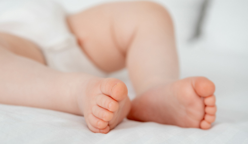 Γεννήθηκε το πρώτο μωρό στη Βρετανία με μεταμόσχευση μήτρας από νεκρή δότρια