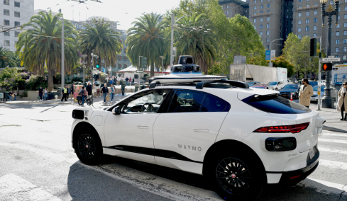 Η επέλαση των ρομποταξί αλλάζει τις πόλεις και την οικονομία των μετακινήσεων: «Επανάσταση» σε ΗΠΑ και Λονδίνο, τα υπέρ και τα κατά