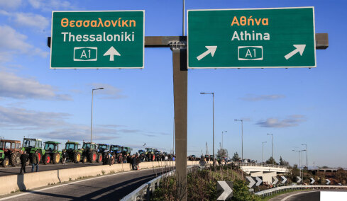 Κλιμακώνουν τις κινητοποιήσεις οι αγρότες με νέα μπλόκα - Από παρακαμπτηρίους η κίνηση σε Ε65 και ΠΑΘΕ