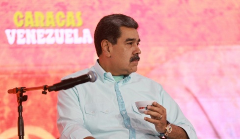 Ο Μαδούρο επανεμφανίζεται δημόσια, καταγγέλλει «επίθεση» των ΗΠΑ και ζητά στήριξη από τον ΟΠΕΚ 