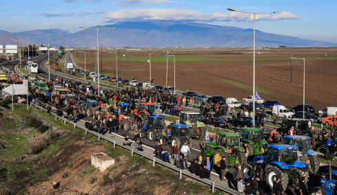 Με στρατηγική κλιμάκωσης οι αγρότες: Μετά την ΠΑΘΕ, τα Μάλγαρα και τον Ε65, θα αποκλείσουν και λιμάνια