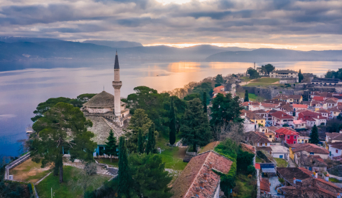 Τα Γιάννενα είναι η πόλη των 15 λεπτών και η πιο ευτυχισμένη της Ελλάδας: Το μαγευτικό τοπίο, η ιδιαίτερη κουζίνα και η άνοδος του συνεδριακού τουρισμού
