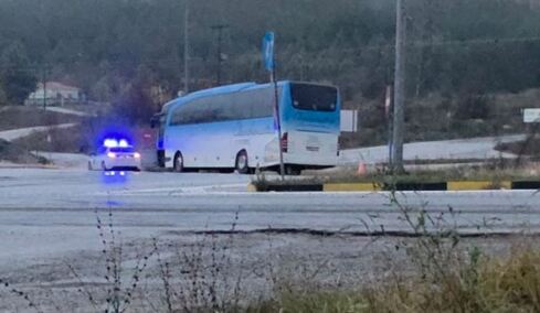 Εξετράπη λεωφορείο με 25 εργαζομένους της ΔΕΗ στην Πτολεμαΐδα, νεκρός ο οδηγός μετά από ανακοπή