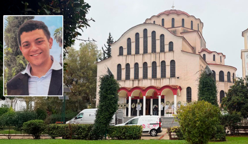Οδύνη και λευκά τριαντάφυλλα στην κηδεία του 24χρονου Σωτήρη που σκοτώθηκε στο τροχαίο στη Λούτσα, συντετριμμένη η μητέρα του