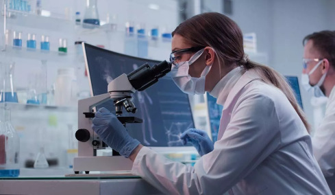 HIV: Σε ύφεση ο ιός σε 60χρονο μετά από μεταμόσχευση βλαστοκυττάρων – 7ο περιστατικό στον κόσμο