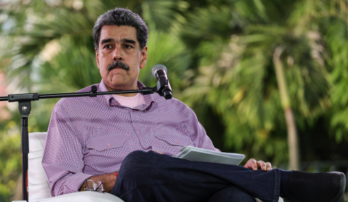 Ο Μαδούρο αλλάζει συνεχώς κρεβάτια, χρησιμοποιεί μη ανιχνεύσιμα κινητά φοβούμενος αμερικανικό χτύπημα