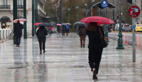 Κακοκαιρία Byron: Ισχυρές βροχές και καταιγίδες έως το μεσημέρι, ποιες περιοχές επηρεάζονται  