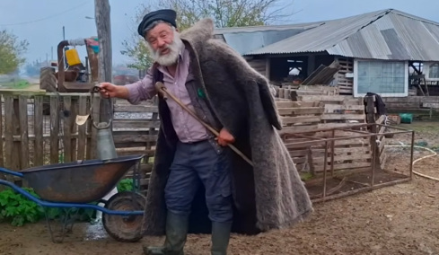 Τραγικό: Κατέρρευσε ο κτηνοτρόφος που αποχαιρέτησε με δάκρυα τα 450 πρόβατά του, νοσηλεύεται στα Γιαννιτσά με συμπτώματα εγκεφαλικού
