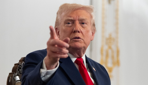 Ανάλυση του Politico: Ευρώπη προσοχή, ο Τραμπ έρχεται για τις εκλογές σου
