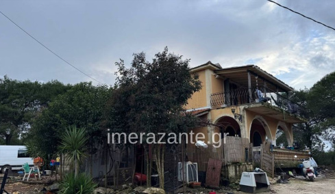 «Mου έφαγε το παιδί μου»: Συγκλονίζει ο πατέρας του 2χρονου αγοριού μετά τη φονική επίθεση από το πίτμπουλ της οικογένειας