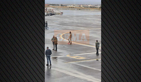 Αγρότες εισέβαλαν στο αεροδρόμιο Ηρακλείου και παίζουν ποδόσφαιρο στην πίστα - Διακοπή πτήσεων και στα Χανιά