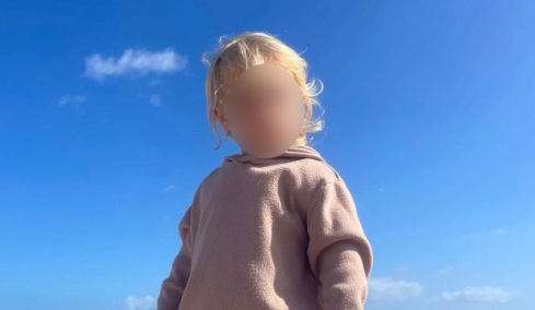 «Κάποιοι λένε ότι φταίμε οι γονείς, μα ήταν ατύχημα» λέει ο πατέρας του 2χρονου Λίο που κατασπαράχθηκε από το πίτμπουλ στη Ζάκυνθο