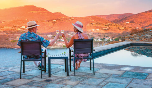 Ελλάδα, η καλύτερη χώρα για τους συνταξιούχους: Το «easy living» και οι επτά λόγοι που την καθιστούν ελκυστικό προορισμό για τους απόμαχους