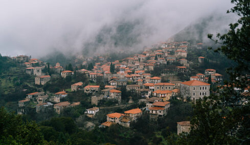 5 διαχρονικοί προορισμοί στην Πελοπόννησο για τις γιορτές