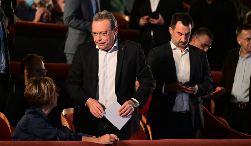 Μύλος οι σχέσεις ΣΥΡΙΖΑ και Τσίπρα μετά τον εξώστη: Η διαρροή της Αμαλίας, η ρεβάνς της «Αυγής» και η παραίτηση του διευθυντή της