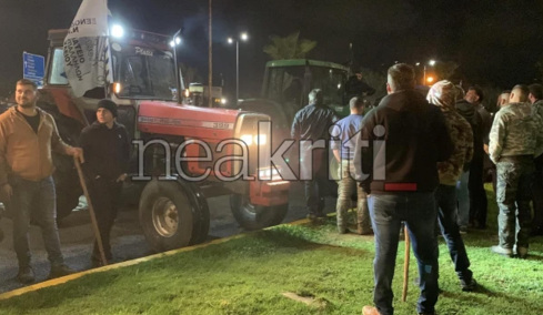 Ανοιχτό το αεροδρόμιο στα Χανιά - Τρακτέρ στον χώρο του αεροδρομίου στο Ηράκλειο, κανονικά οι πτήσεις μέχρι τις 23:00