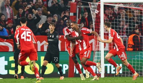 «Βλέπει» κορυφή η Μπάγερν Μονάχου, 3-1 με ανατροπή η Σπόρτινγκ στο Μόναχο, δείτε τα γκολ 