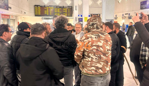 Άνοιξε ξανά το αεροδρόμιο του Ηρακλείου, μεταφορά του μπλόκου στον ΒΟΑΚ ανακοίνωσαν οι αγρότες