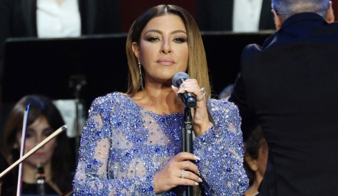 Έλενα Παπαρίζου: Παραμένει στο νοσοκομείο η τραγουδίστρια, οι νεότερες πληροφορίες για την υγεία της