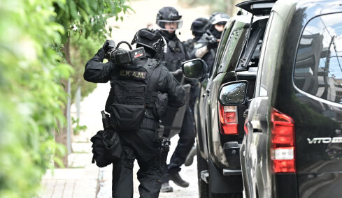 Είχε στραγγαλίσει την φίλη του όντας ανήλικος ο Κρητικός που συνελήφθη με καλάσνικοφ και πιστόλια με σιγαστήρα στα Καλύβια