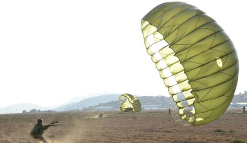 Η ιστορία της Σχολής Αλεξιπτωτιστών του Ελληνικού Στρατού, η «πουλάδα» έκλεισε τα 70 της χρόνια 