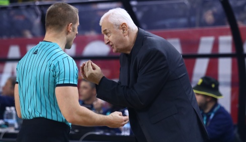 ΑΕΚ - Λέβιτσε: Αποβλήθηκε ο Σάκοτα με δύο τεχνικές ποινές
