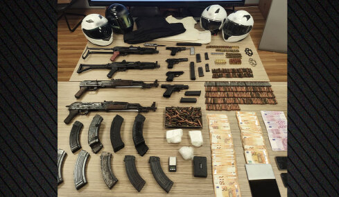Τα όπλα που βρέθηκαν στη γιάφκα της Greek Mafia στην Καλλιθέα, δείτε βίντεο και φωτογραφίες