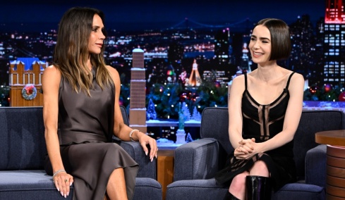 Βίντεο: Η Λίλι Κόλινς γνώρισε τη Βικτόρια Μπέκαμ και έβαλε τα κλάματα