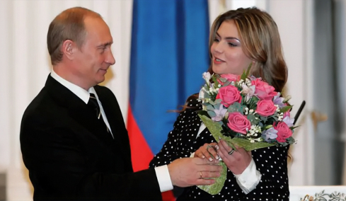 Οι άγνωστες φωτογραφίες των αγοριών που απέκτησε ο Πούτιν με την Αλίνα Καμπάεβα και προπονούνται για να γίνουν γυμναστές όπως η μητέρα τους