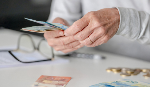 Από Παρασκευή η καταβολή των αυξημένων συντάξεων, ποιοι θα δουν περισσότερα χρήματα λόγω προσωπικής διαφοράς