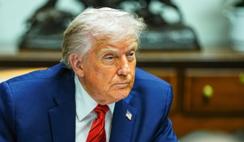 Ο Τραμπ δεν αποκλείει συνάντηση με Ζελένσκι και Ευρωπαίους, αλλά «δεν θέλουμε να χάνουμε τον χρόνο μας»
