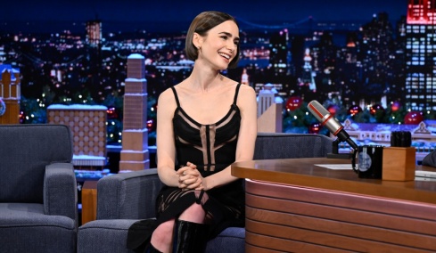 Το σχόλιο της Λίλι Κόλινς στον Τζίμι Φάλον για τον Κυριάκο Μητσοτάκη που είχε δηλώσει ότι παρακολουθεί την Emily in Paris