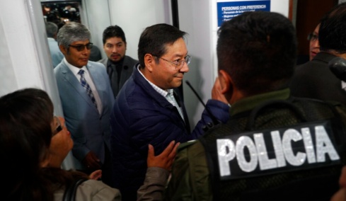 Συνελήφθη ο Λουίς Άρσε: Η Βολιβία ερευνά φερόμενη υπόθεση διαφθοράς από τον πρώην πρόεδρο