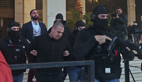 Στον εισαγγελέα ανιψιός και επιχειρηματίας για τη δολοφονία στο κάμπινγκ της Φοινικούντας: Πώς έφτασαν οι αρχές στη σύλληψή τους