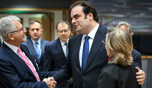 Politico: Από το Grexit στην ηγεσία του Eurogroup, η ιστορία ανάκαμψης της Ελλάδας