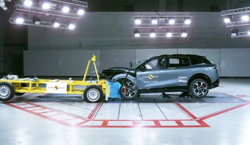 Αυτά είναι τα 10 ασφαλέστερα αυτοκίνητα του 2025
