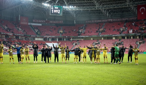 To πάρτι στα αποδυτήρια και η έκρηξη στα γκολ: Η παρακάμερα της μεγάλης νίκης της ΑΕΚ στη Σαμψούντα, βίντεο 
