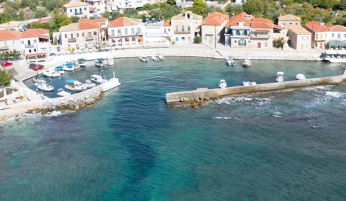 Το χωριό της Πελοποννήσου απ’ όπου ο μύθος θέλει ο Πάρις να έκλεψε την ωραία Ελένη