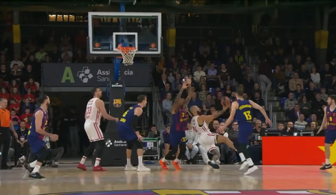 Απίθανο καλάθι από τον Φουρνιέ: Σκόραρε πέφτοντας και χωρίς να βλέπει ο Γάλλος, δείτε βίντεο
