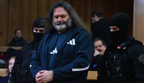 Εισαγγελέας στη δίκη της Χρυσής Αυγής: Ναζιστική ιδεολογία πίσω από τη δράση της, βιτρίνα η κάθοδος στις εκλογές
