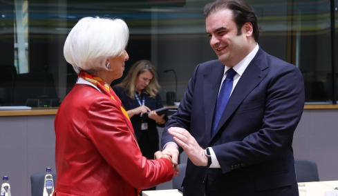 «Η εκδίκηση  και η εξιλέωση της Αθήνας»: Τα διεθνή ΜΜΕ για την εκλογή Πιερρακάκη στο Eurogroup
