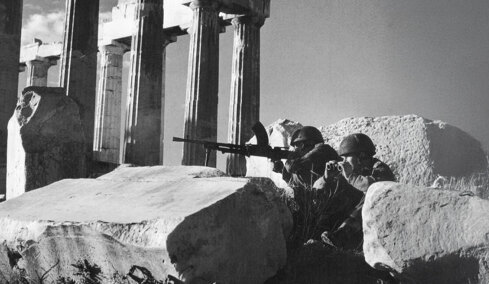 Η μάχη στου Μακρυγιάννη: Οι Βρετανοί πυροβολούσαν με κάλυψη τα Μάρμαρα του Παρθενώνα και ο ΕΛΑΣ διέταζε «μην ανταποδίδετε»