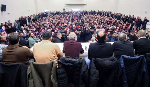 Σκληραίνουν τη στάση τους οι αγρότες, οδηγούνται στο «όχι» για συνάντηση τη Δευτέρα στο Μαξίμου, ετοιμάζουν λίστα με αιτήματα