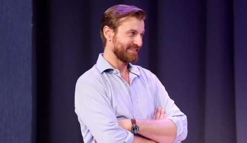 Σόλων Τσούνης για την επιστροφή της σειράς «Το Σόι σου»: Ανταγωνίζεσαι τον ίδιο σου τον εαυτό σου