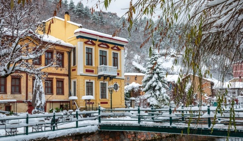 Η κατηγορία των ακινήτων που παραμένει στα αζήτητα, με αξίες μειωμένες κατά 54% έναντι του 2008