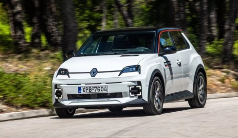 Δοκιμάζουμε το ηλεκτρικό Renault 5 - Πόσο κοστίζει στην Ελλάδα;
