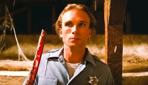 Πίτερ Γκριν: Καλυμμένη με αίματα και με ένα μυστηριώδες σημείωμα δίπλα της εντοπίστηκε η σορός του