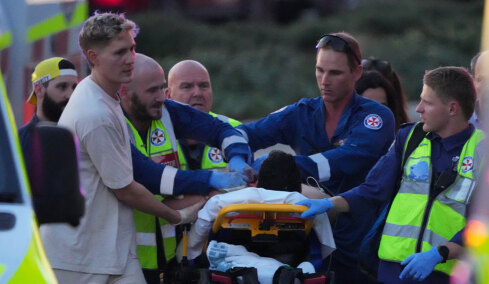 Επί 10 λεπτά πυροβολούσαν κατά του πλήθους στο Σίδνεϊ οι δύο ένοπλοι: Στους 16 οι νεκροί, σοκαριστικές περιγραφές από αυτόπτες μάρτυρες